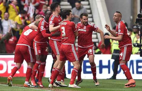 [NBA]东詹合砍57分19篮板 湖人大胜掘金.